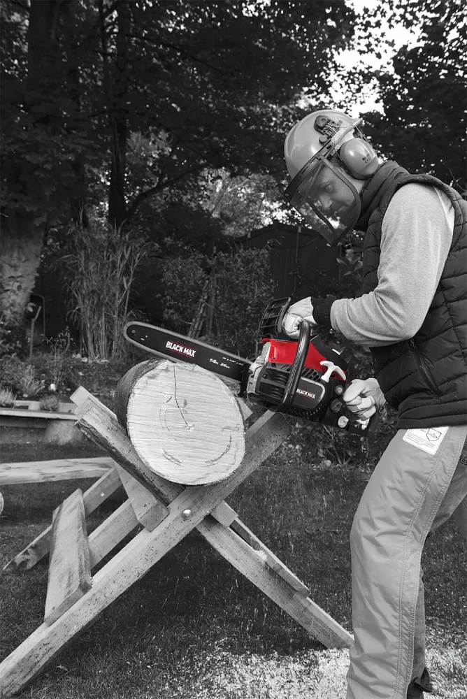 BMCS3835T chainsaw application image